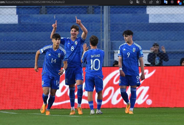 Para pemain timnas Italia U-20 merayakan gol Cesare Casadei ke gawang timnas Kolombia U-20 pada babak perempat final Piala Dunia U-20 2023 di San Juan Stadium, Sabtu (3/6/2023).