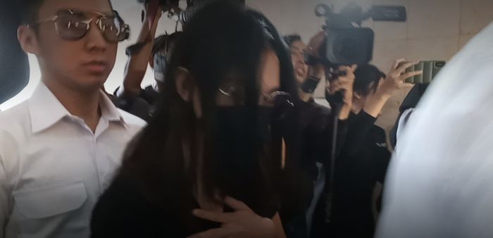 Tenri Ajeng alias Tenten wanita yang diduga selingkuhan Virgoun sambangi Polda Metro Jaya hari ini