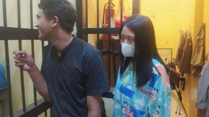 Penyanyi dangdut SWK yang membunuh dan membuang bayinya di Pacitan.