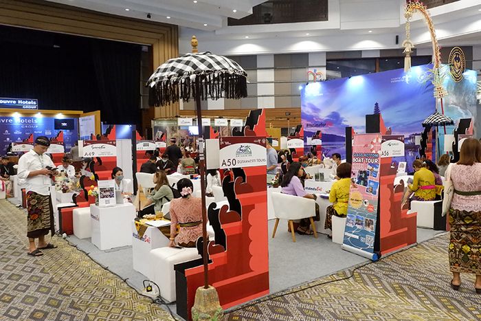 Pelaku wisata dapat mengunjungi berbagai booth di Bali and Beyond Travel Fair 2023.