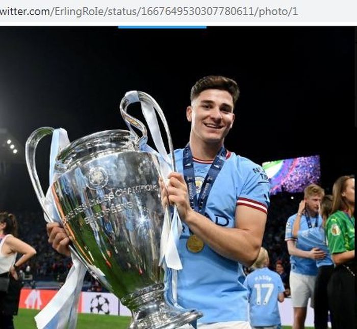 Penyerang Manchester City, Julian Alvarez, saat menjuarai Liga Champions 2022-2023.