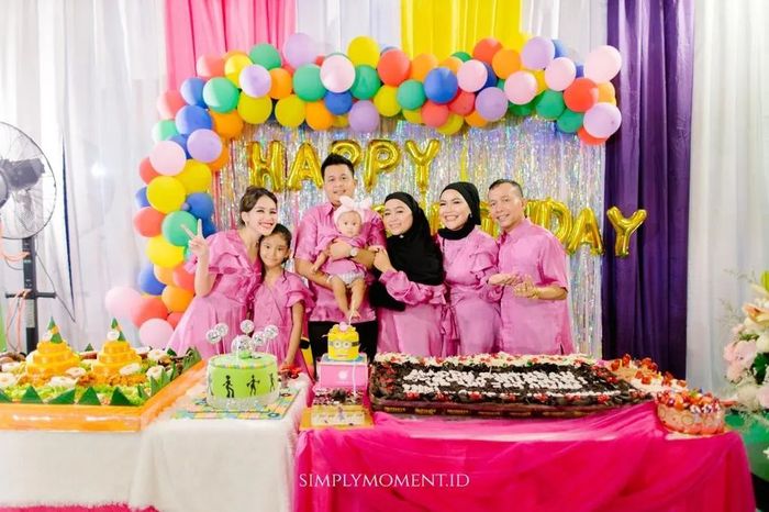 Potret keluarga Ayu Ting Ting di pesta ulang tahun Syifa.