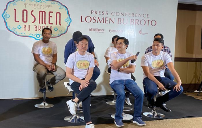 Robert Ronny, produser Losmen Bu Broto The Series