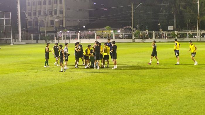 Jeonbuk Hyundai Motors menggelar latihan di Lapangan Kota Barat, Solo pada Kamis (15/6/2023).