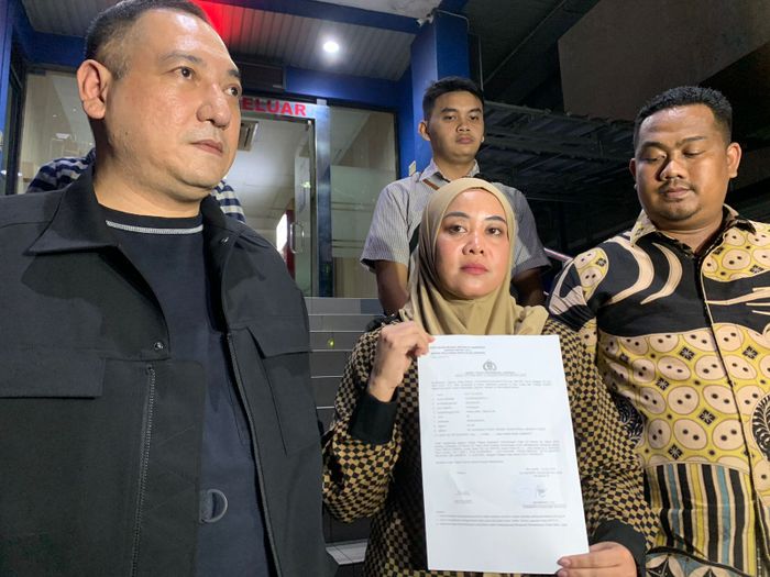 Puput resmi melaporkan mantan suaminya, Doddy Sudrajat ke Polda Metro Jaya pada Jumat (16/6/2023) malam.