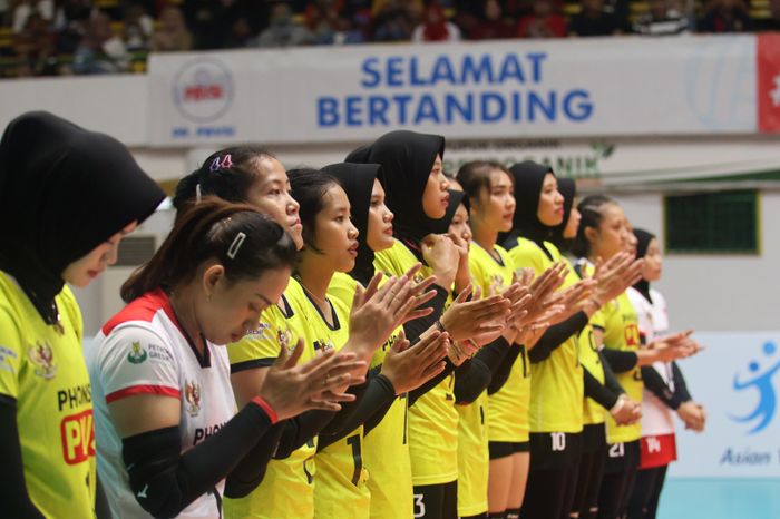 Timnas voli putri Indonesia sebelum menjalani laga perdana AVC Challenge Cup 2023 di GOR Tri Dharma, Gresik, Minggu, 18 Juni 2023