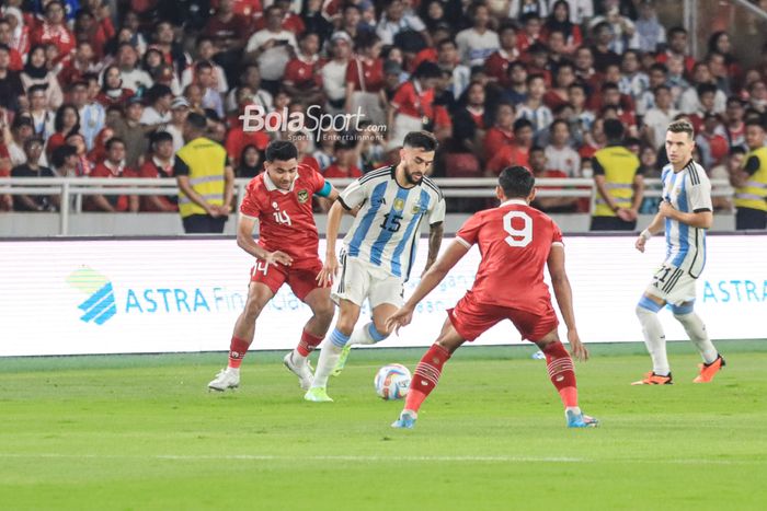 Asnawi Mangkualam dan Dimas Drajad pada laga timnas Indonesia vs Argentina di SUGBK, Senin (19/6/2023).