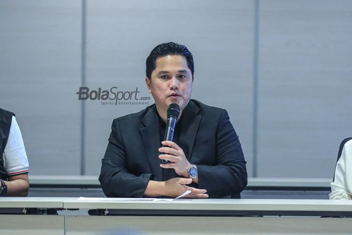 Ketua Umum PSSI, Erick Thohir, sedang memberikan keterangan kepada awak media dalam sesi jumpa pers di Menara Danareksa, Gambir, Jakarta Pusat, Sabtu (24/6/2023) sore. Erick menjabat Presiden Inter Milan pada 2013-2018.