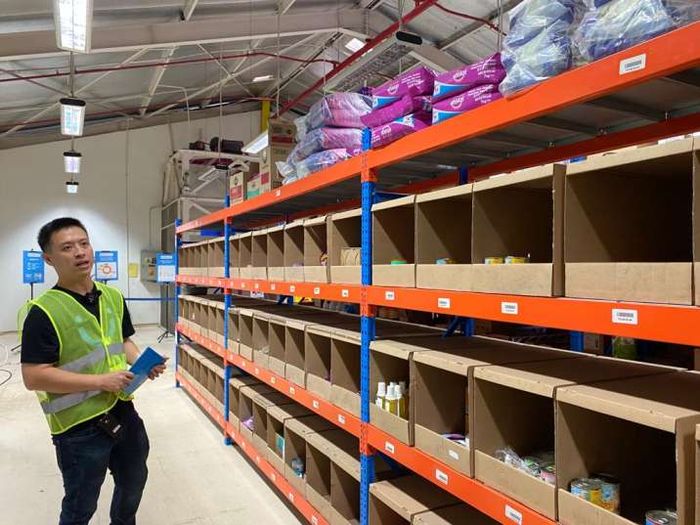 Gudang Blibli yang bersertifikasi halal.