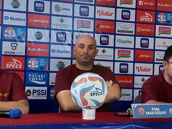 Pelatih PSM Makassar, Bernardo Tavares, dalam konferensi pers jelang pertandingan melawan Persija Jakarta, di Hotel Belleza Suites, Jakarta, Minggu (2/7/2023).