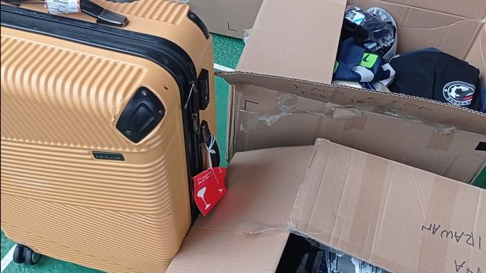 Barang-barang Ferry Irawan yang dikembalikan Venna Melinda.