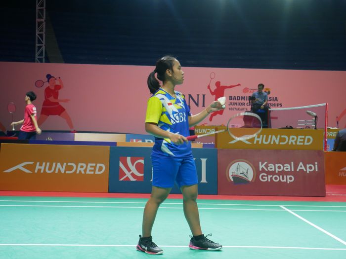 Tunggal putri, Mutiara Ayu Puspitasari, saat tampil pada babak semifinal Kejuaraan Asia Junior 2023 event beregu antara Indonesia vs Thailand, di GOR Among Raga, Yogyakarta, Senin (10/7/2023).