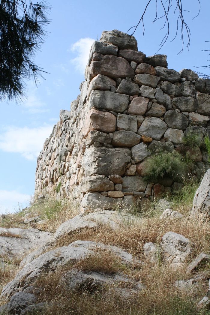 Detail dinding 'Cyclopean' di menara selatan Mycenaean Tiryns (abad ke-13 SM)