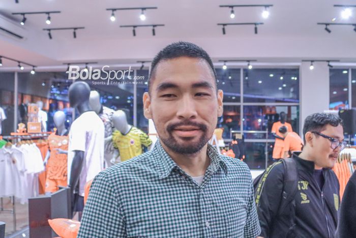 Wakil Presiden Persija Jakarta, Ganesha Putera, sedang memberikan keterangan jumpa pers di Persija Store, Kuningan, Jakarta, Jumat (14/7/2023).