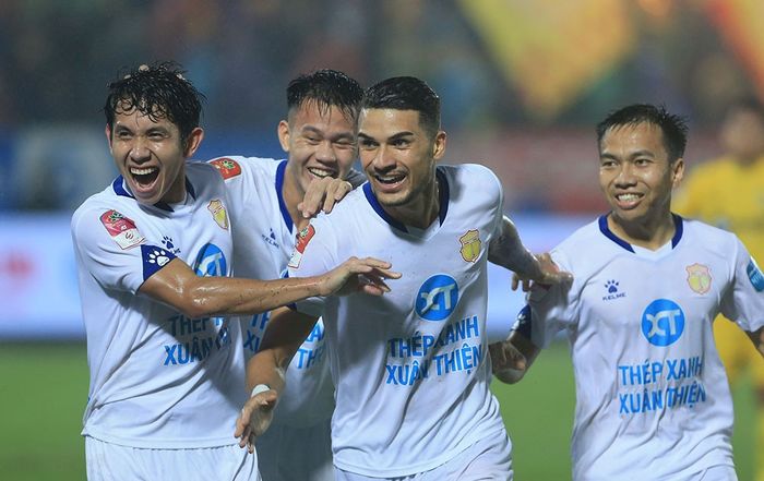 Pemain Nam Dinh FC asal Brasil, Hendrio Araujo. 