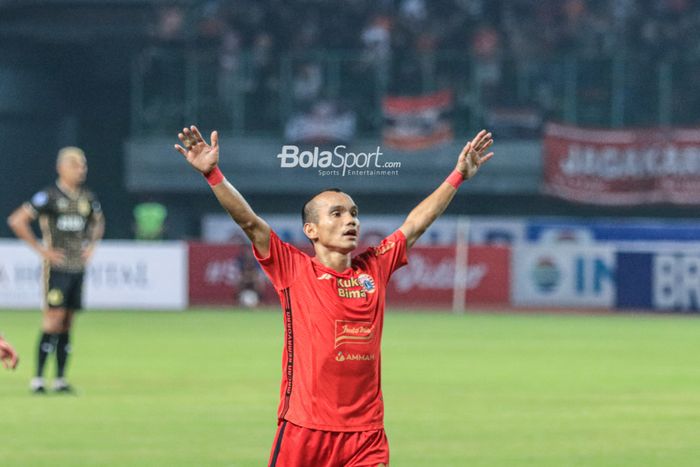 Riko Simanjuntak sedang melakukan selebrasi seusai mencetak gol dalam laga pekan ketiga Liga 1 2023 antara Persija versus Bhayangkara FC di Stadion Patriot Candrabhaga, Bekasi, Jawa Barat, Minggu (16/7/2023) malam.