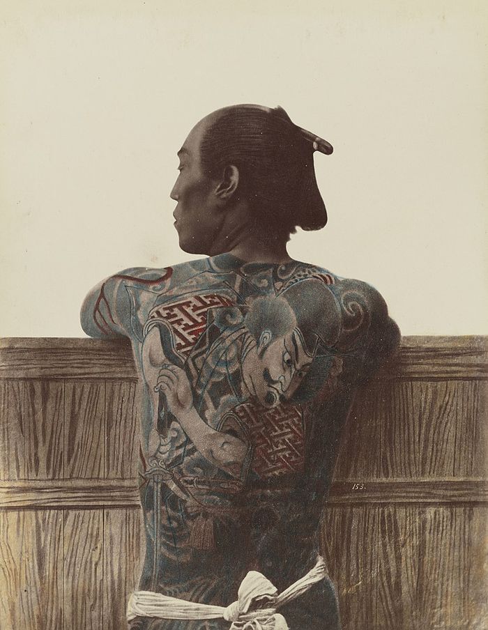 Takut memicu persepsi tentang Jepang sebagai kekaisaran yang terbelakang, pemerintah Meiji melarang praktik tato dekoratif pada 1872.
