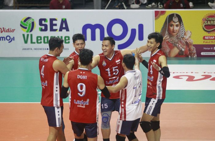 Selebrasi pemain Indonesia (LaVani) saat meraih poin melawan Filipina pada SEA V League 2023, Jumat (21/7/2023)