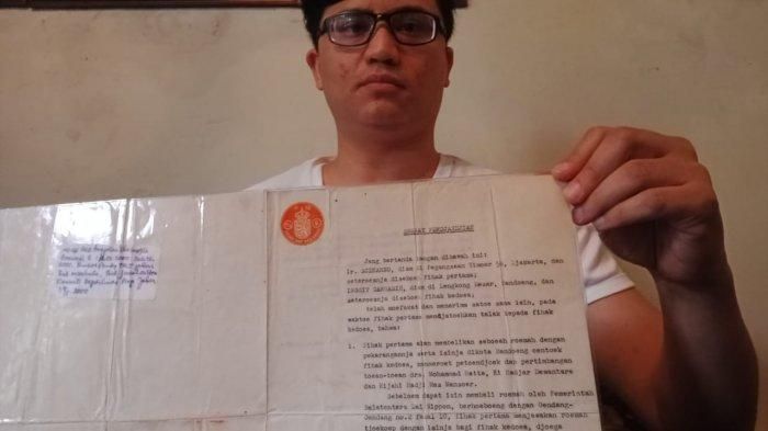 Dokumen pribadi Ir Soekarno berupa surat nikah? dan surat cerai dengan Inggit Garnasih disimpan selama puluhan tahun oleh Tito Zeni Harmain 