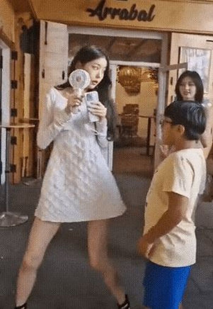 Wonyoung IVE Kena Kritik Emak-emak Imbas Reaksi Saat Didekati Fans Cilik, Penggemar Beri Pembelaan