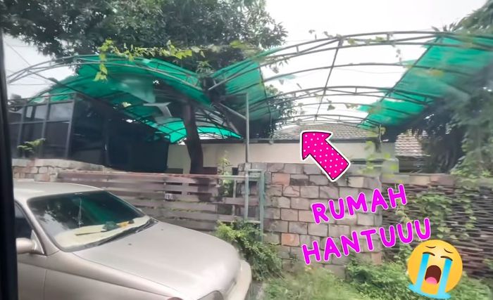 Kondisi rumah masa lalu RIeta Amilia yang terbengkalai