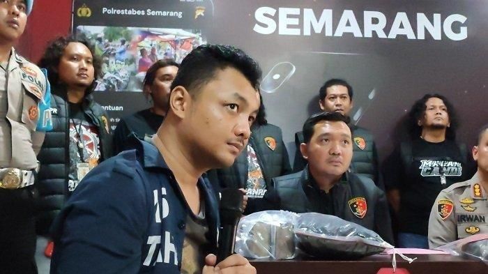 Tersangka pembunuhan driver taksi online di Semarang, Baghastian Wahyu Kisara di Polrestabes Semarang, Selasa (25/7/2023).