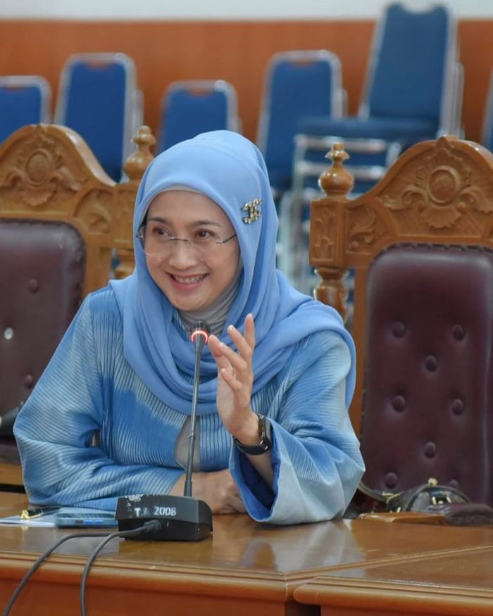 Desy Ratnasari aktif di politik