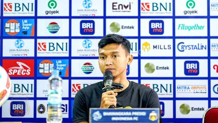 Striker Bhayangkara FC, Dendy Sulistyawan, memberikan keterangan jelang lawan Persebaya Surabaya pada pekan ketujuh Liga 1 2023/2024.