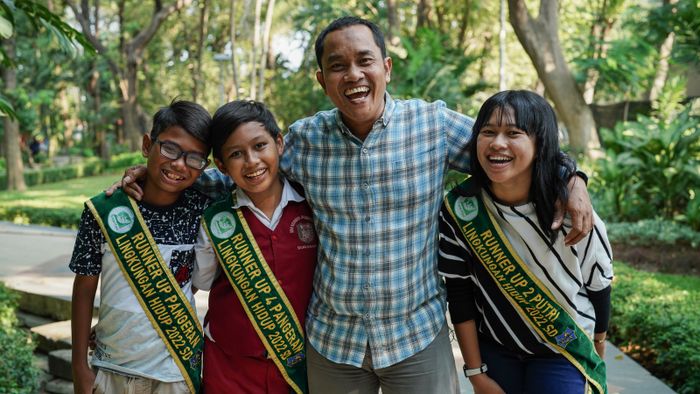 Dari kiri ke kanan: Bhre Bhawana Praja Kawula, Muhammad Fadhlul Umam Al Ikhsan, Mochamad Zamroni, dan Verlita Anggraini Putri.
