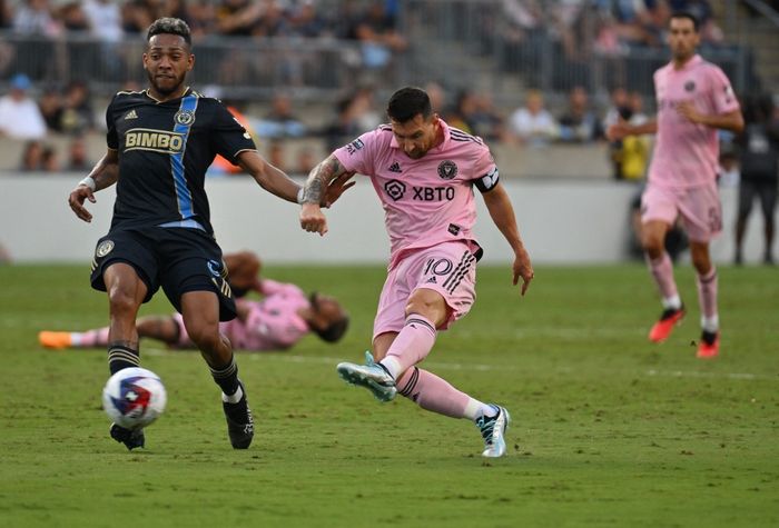 Aksi striker Inter Miami, Lionel Messi, pada laga semifinal Piala Liga melawan Philadelphia Union di Stadion Subaru Park, Rabu (16/8/2023).