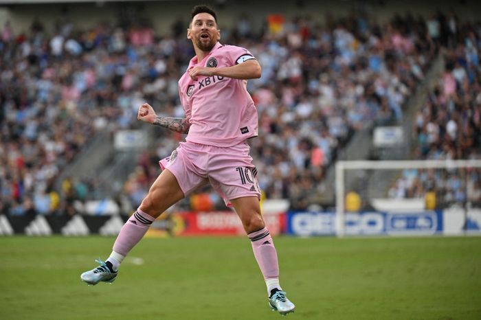 Lionel Messi rayakan gol dalam duel Philadelphia Union vs Inter Miami pada semifinal Leagues Cup di Subaru Park, Chester (15/8/2023).