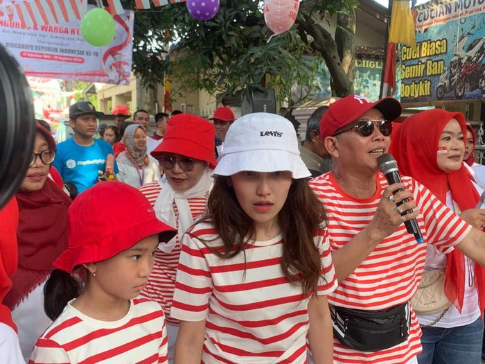 Pedangdut Ayu Ting Ting ikut merayakan Hari Kemerdekaan Republik Indonesia yang ke-78 pada Kamis (17/8/2023).