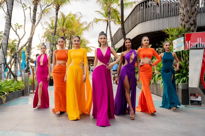 Ivan Gunawan dipercaya untuk merancang busana untuk karyawan yang bekerja di club HW Group.