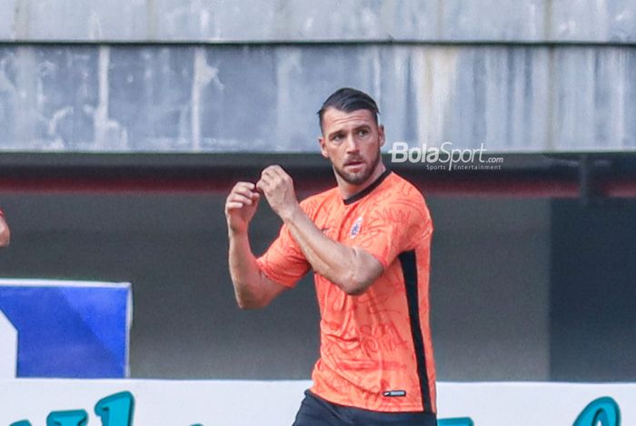 Penyerang asing Persija Jakarta, Marko Simic, sedang mengikuti sesi latihan di Stadion Patriot Candrabhaga, Bekasi, Jawa Barat, Sabtu (19/8/2023).