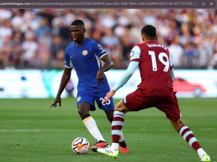 Aksi Moises Caicedo dalam laga debutnya bersama Chelsea di Liga Inggris 2023-2024.