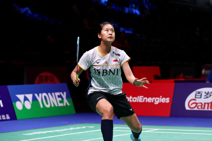 Aksi tunggal putri Indonesia, Putri Kusuma Wardani, saat babak 64 besar Kejuaraan Dunia 2023 di Royal Arena, Kopenhagen, Denmark, 21 Agustus 2023.