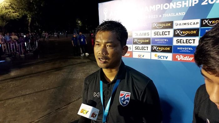 Pelatih timnas U-23 Thailand, Issara Sritaro usai lawan Kamboja di laga terakhir grup A Piala AFF U-23 2023.