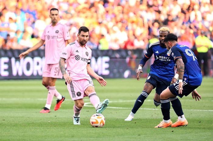 Aksi Lionel Messi dalam laga semifinal US Open Cup 2023 antara FC Cincinnati dan Inter Miami di TQL Stadium, Rabu (23/8/2023).