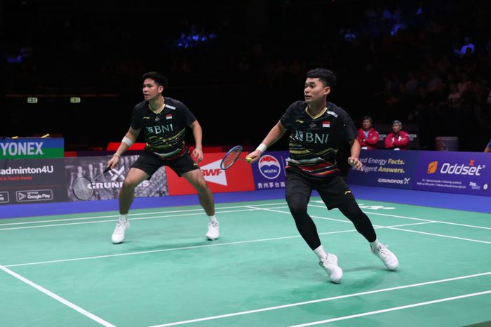 Ganda putra Indonesia, Leo Rolly Carnando/Daniel Marthin, saat beraksi pada babak 16 besar Kejuaraan Dunia 2023, di Royal Arena, Kopenhagen, Denmark, Kamis, (24/8/2023)