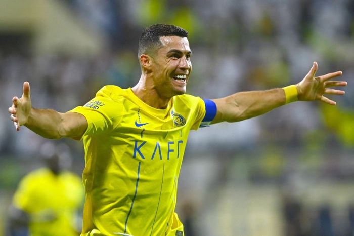 Cristiano Ronaldo saat merayakan golnya  buat Al Nassr ke gawang Al Fateh dalam lanjutan Liga Arab Saudi 2023-2024.