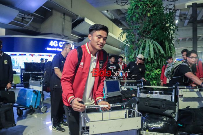 Kiper timnas U-23 Indonesia, Ernando Ari Sutaryadi, saat ditemui di Bandara Soekarno Hatta, Tangerang, Banten, Minggu (27/8/2023) malam.