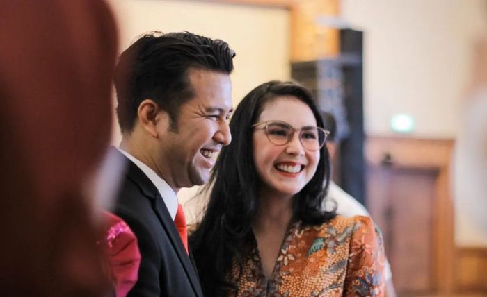 Arumi Bachsin dan Emil Dardak.