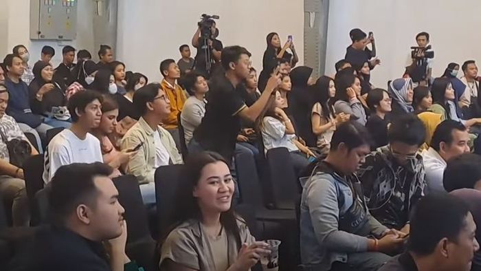 Aliyah Massaid kepergok temani Thariq Halilintar tanding E-sport, Sabtu (2/9/2023). 