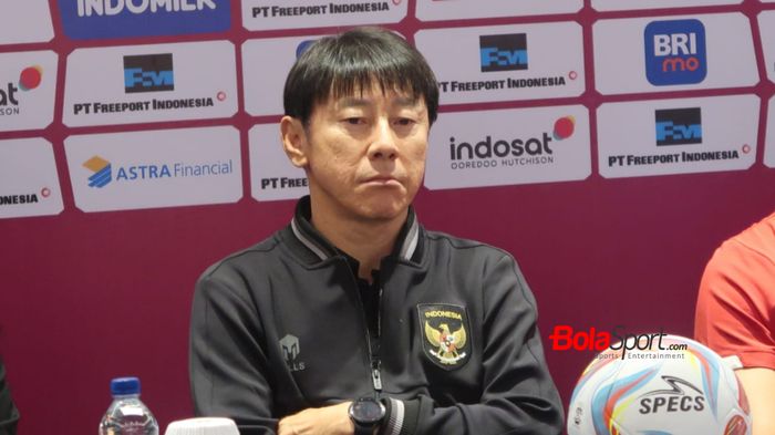 Pelatih Timnas U-23 Indonesia, Shin Tae-yong pada konferensi pers jelang laga Grup K Kualifikasi Piala Asia U-23 2024 di Swiss-Belhotel, Solo, Selasa (5/9/2023) sore WIB