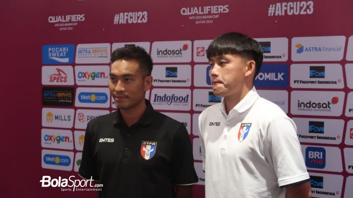 Pelatih Taiwan, Tseng Tai-lin dan kapten tim Liang Meng Hsin dalam jumpa pers jelang Kualifikasi Piala Asia U-23 2024 di Swissbell Hotel, Solo pada Selasa (5/9/2023).