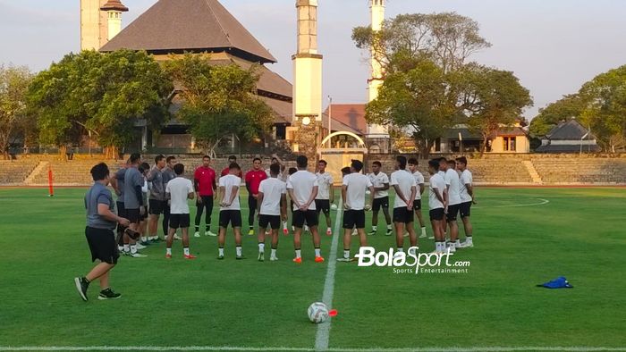 Latihan perdana timnas U-23 Indonesia jelang Kualifikasi Piala Asia U-23 2024 di Stadion Sriwedari, Solo pada Senin (4/9/2023).