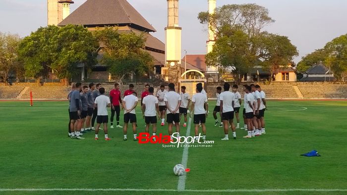 Latihan perdana timnas U-23 Indonesia jelang Kualifikasi Piala Asia U-23 2024 di Stadion Sriwedari, Solo pada Senin (4/9/2023).