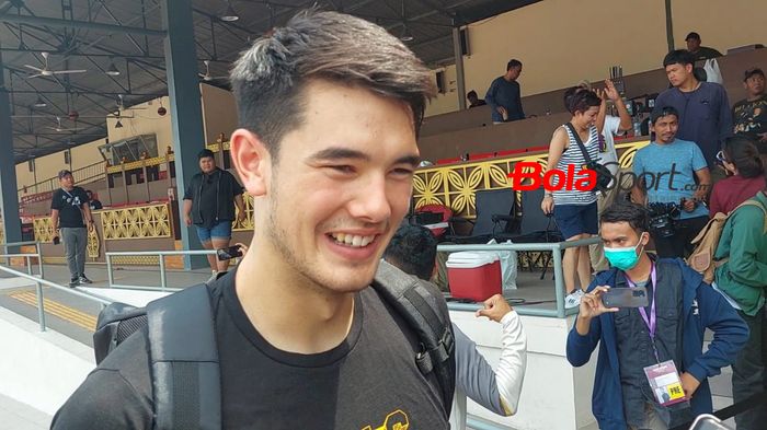Pemain belakang Timnas U-23 Indonesia, Elkan Baggott usai sesi latihan di Stadion Sriwedari, Solo pada Kamis (7/9/2023).