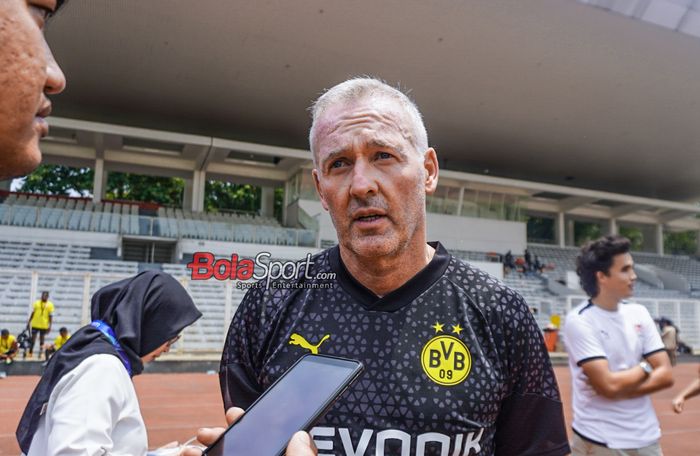 BVL Legends (legenda Borussia Dortmund), Paul Lambert, sedang memberikan keterangan kepada awak media di Stadion Madya, Senayan, Jakarta, Jumat (8/9/2023).