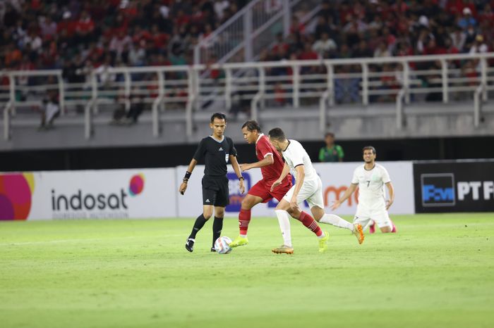 Suasana pertandingan timnas Indonesia vs Turkmenistan dalam laga FIFA Matchday periode September 2023 di Stadion Gelora Bung Tomo, Surabaya, Jumat (8/9/2023).